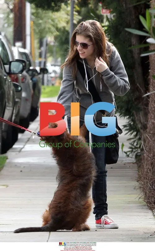 Anna Kendricks Pet Shop Stop in Santa Monica