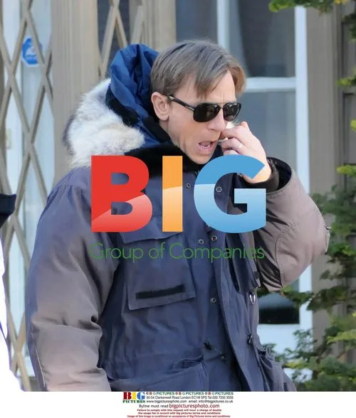 Daniel Craig on "Dream House" set