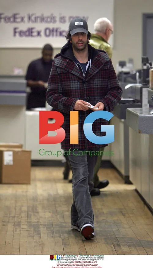 David Schwimmer Mailing Parcel in NYC