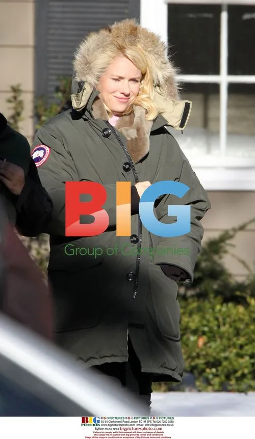Naomi Watts on 'Dream House' set