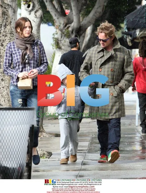 Liv Tyler and family out for lunch