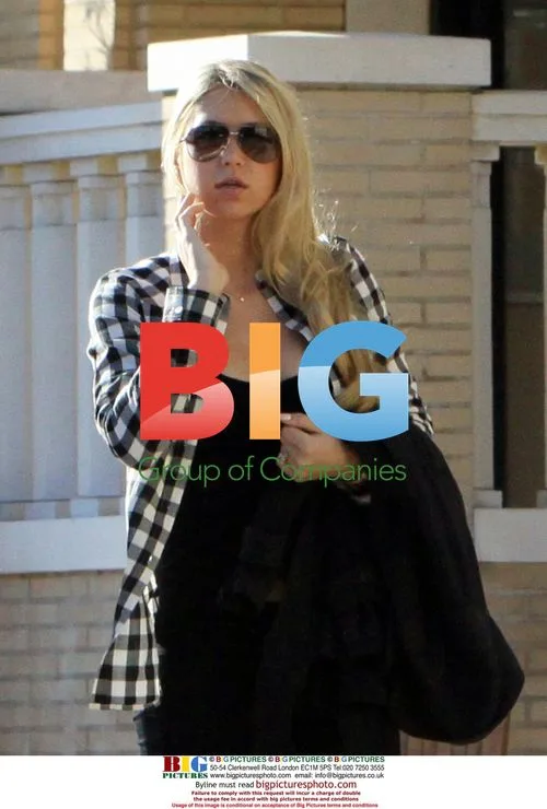 Anna Kourikova shopping in LA