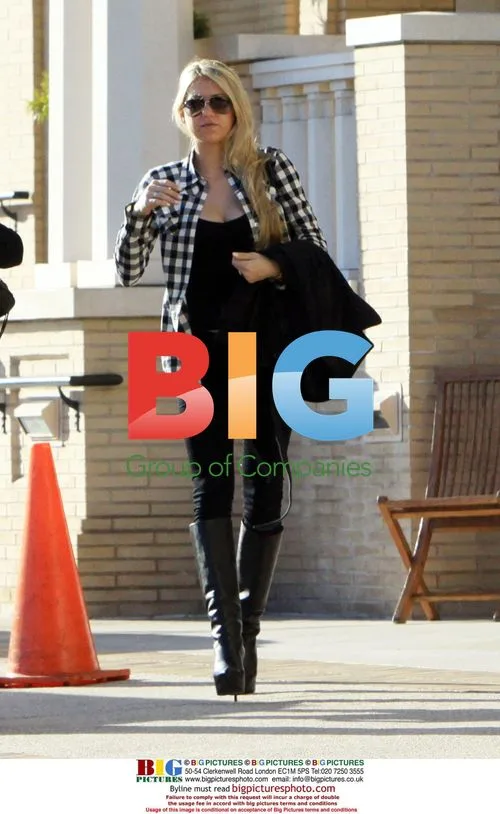 Anna Kourikova shopping in LA