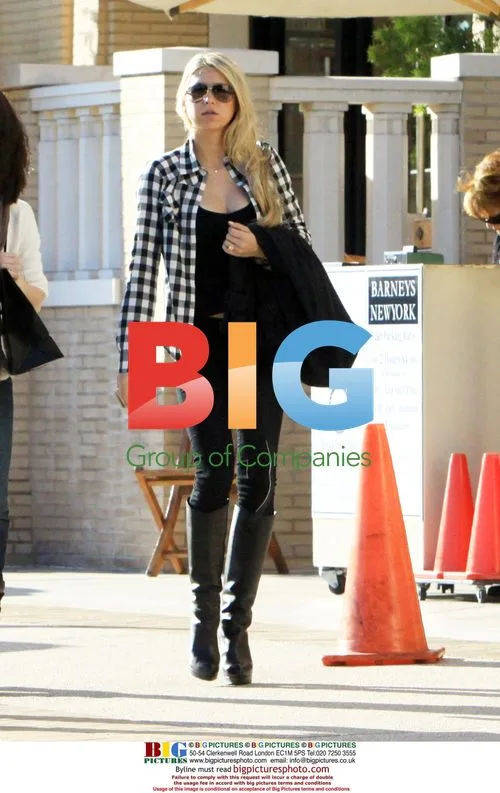 Anna Kourikova Shopping in LA