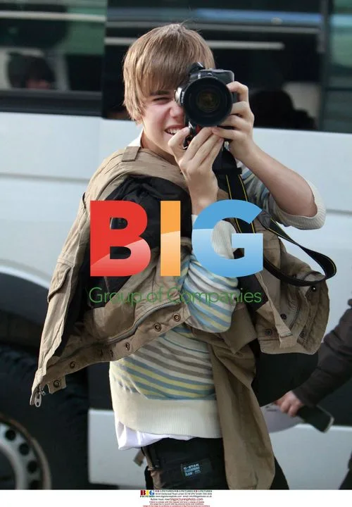 Justin Bieber Turns Camera on Photographer
