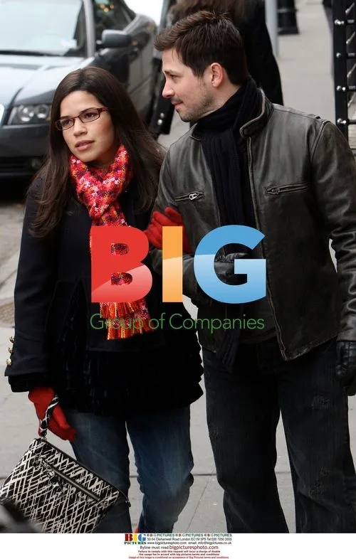 America Ferrera and Freddy Rodriguez on 'Ugly Betty' set