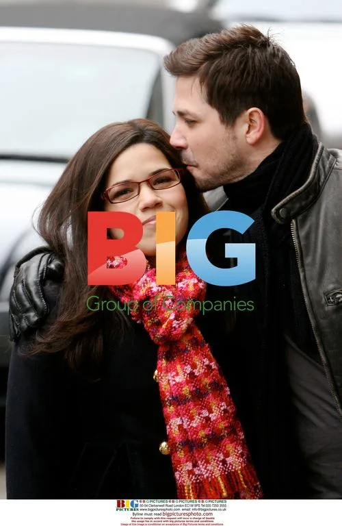America Ferrera and Freddy Rodriguez on Ugly Betty set