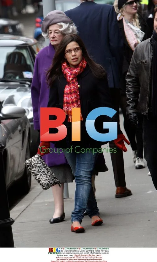 America Ferrera and Freddy Rodriguez on Ugly Betty set
