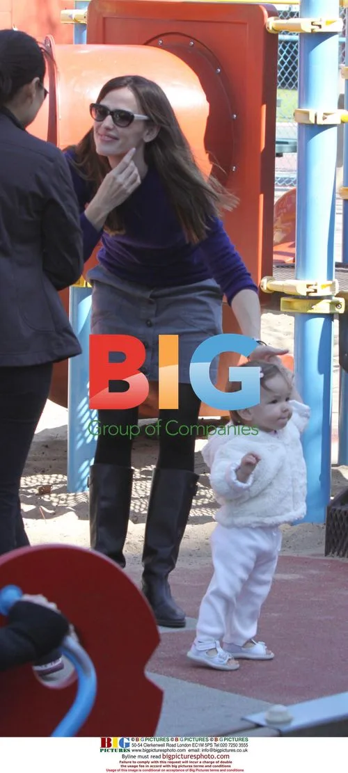 Jennifer Garner and Daughters at Park