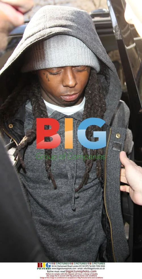 Lil Wayne Turns Himself In