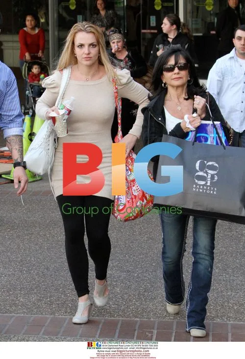 Britney Spears shopping with mother