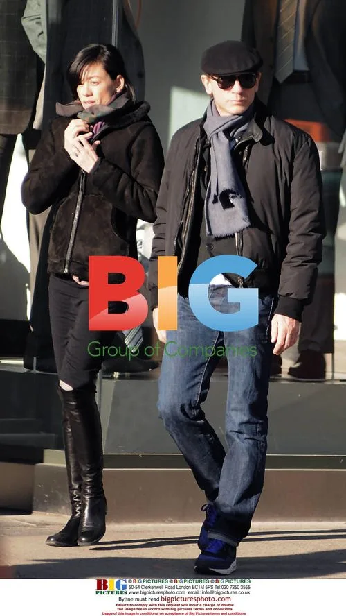 Satsuki Mitchell and Daniel Craig shopping in Toronto