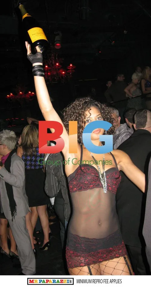 Justin Timberlake gets close with gogo dancer
