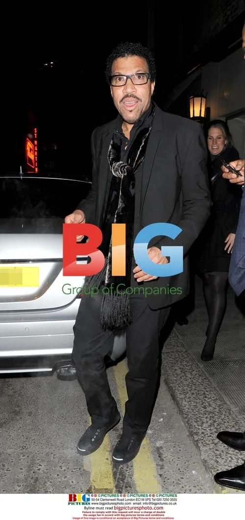 Lionel Ritchie Leaves Flower Shop