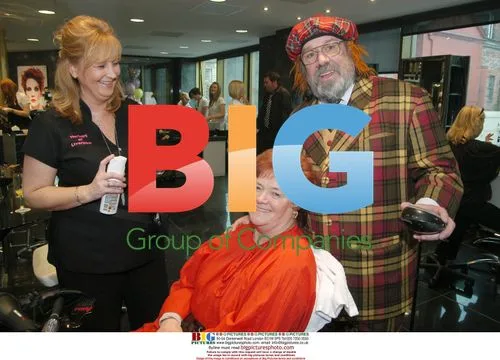 Ricky Tomlinson Surprises Mums in Liverpool