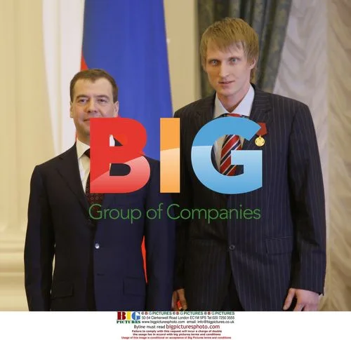 Medvedev Presents Order to Skater Skobrev