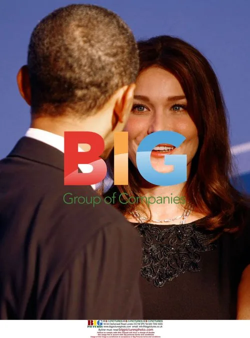 Obama Kisses Carla Bruni at G20 Dinner