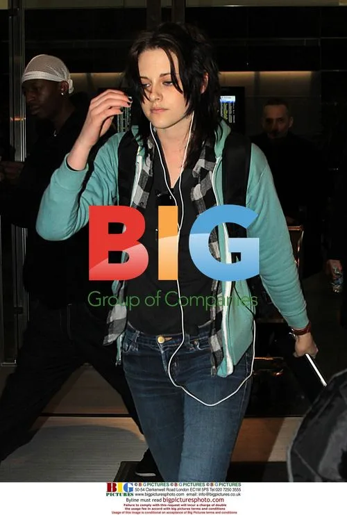 Kristen Stewart Arriving at JFK
