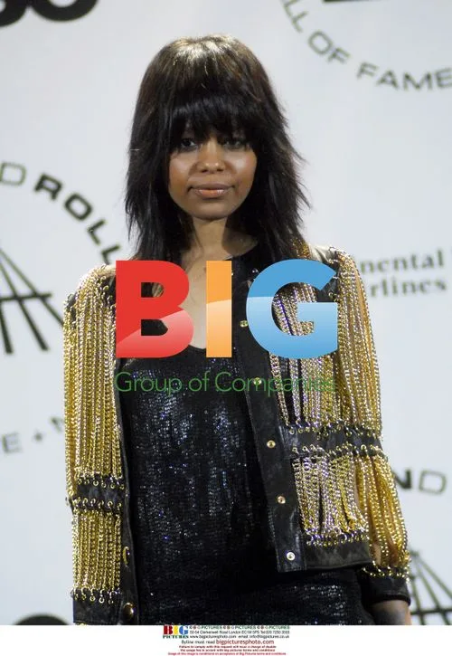 Fefe Dobson at 2010 Rock and Roll Fame Induction