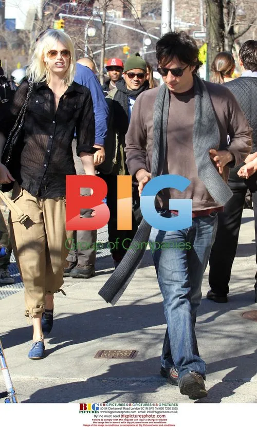 Zach Braff and Taylor Bagley have lunch in NYC