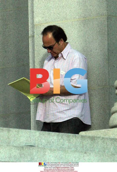James Belushi and Jerry O'Connell on set