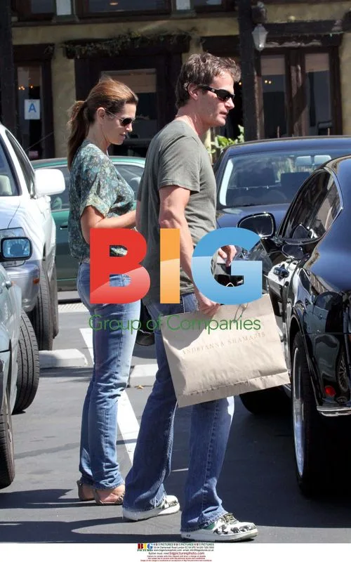 Cindy Crawford and Husband Shopping