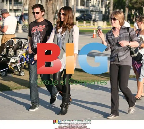 Kate Beckinsale Family Beach Day