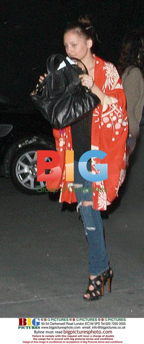 Nicole Richie and Joel Madden at Tea Room Bar