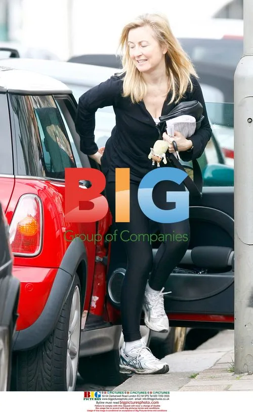 Fiona Philips Dropping Kids Off, Heading to Gym