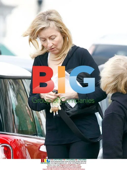 Fiona Philips Drops Kids Off, Heads to Gym