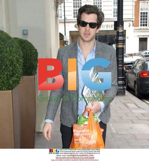 Mark Ronson Grocery Run