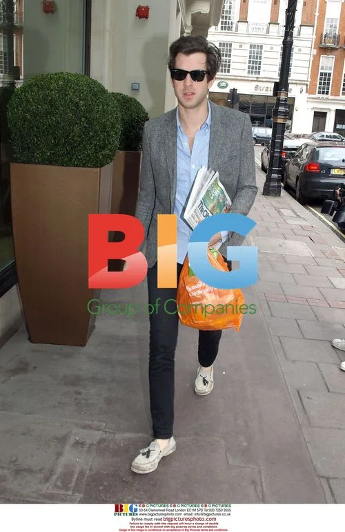 Mark Ronson Grocery Run