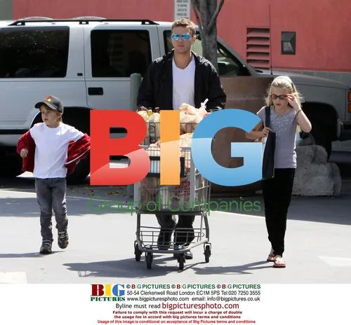 Rhyan Phillippe & Kids Grocery Shopping