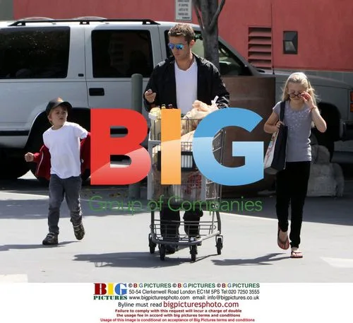 Rhyan Phillippe & Kids Grocery Shopping