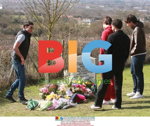 Jack Tweed Visits Jade Goody's Grave