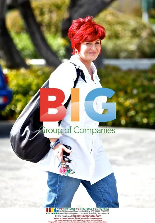 Sharon Osbourne Gets Nails Done
