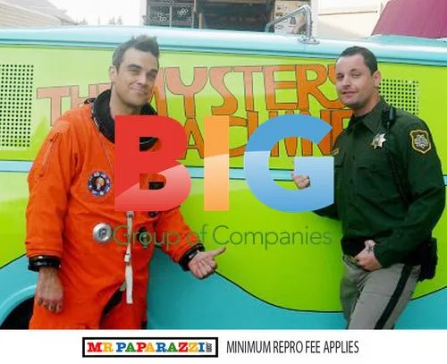 Robbie Williams in astronaut suit at Universal Studios