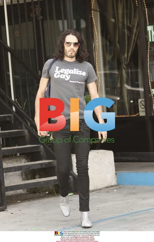 Russell Brand Leaves Yoga Class