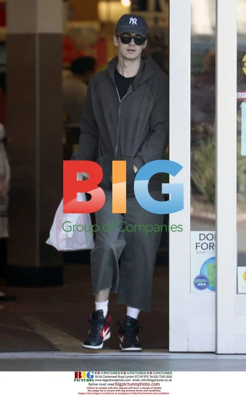 Hayden Christensen Grabs Mexican Food