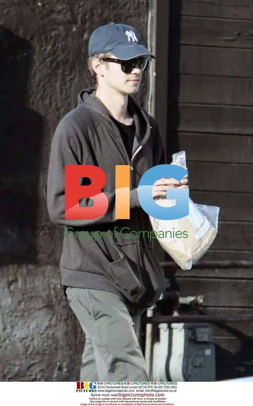 Hayden Christensen Grabs Mexican Food