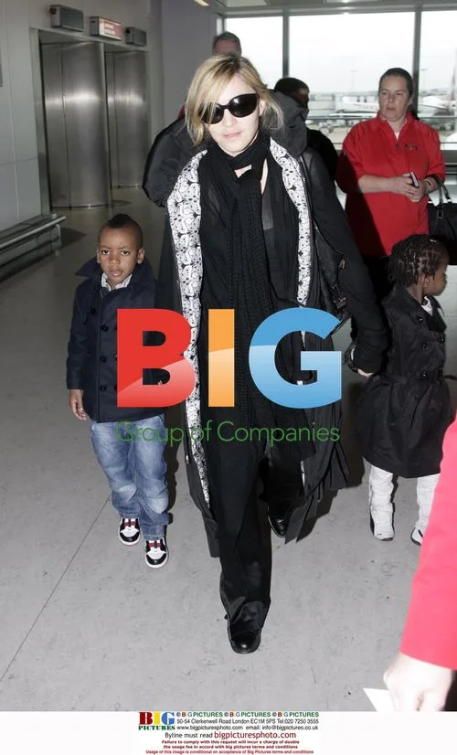 Madonna arrives at Heathrow with David and Mercy