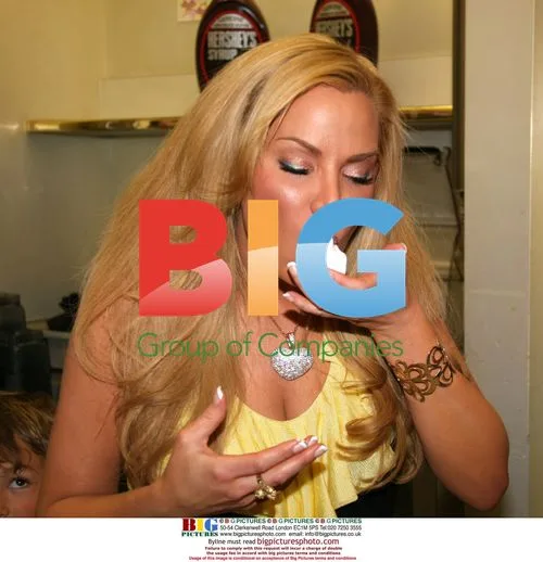 Cindy Margolis Makes Milkshake