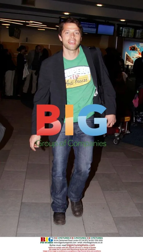 Supernatural Cast Arrives at Vancouver Airport