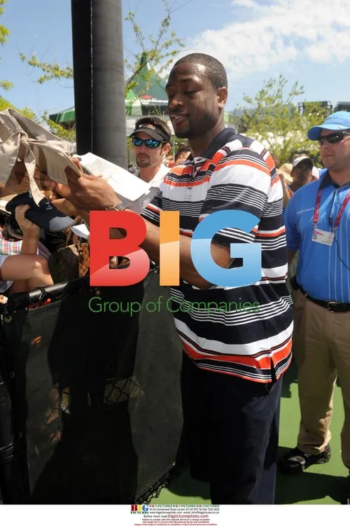 Dwyane Wade signs autographs at Sony Ericsson Open