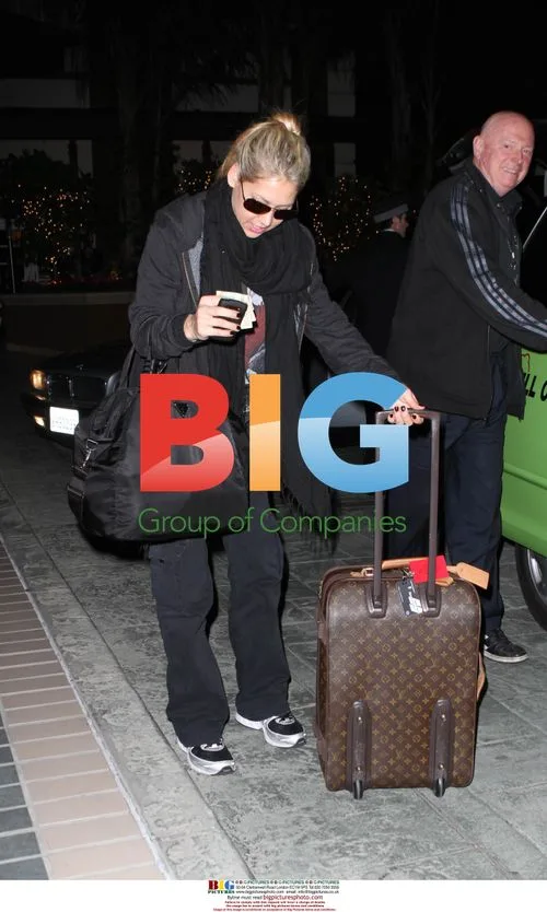 Anna Kournikova Arrives at LAX