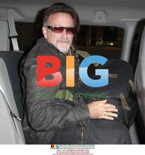 Robin Williams and Girlfriend Leave Hotel
