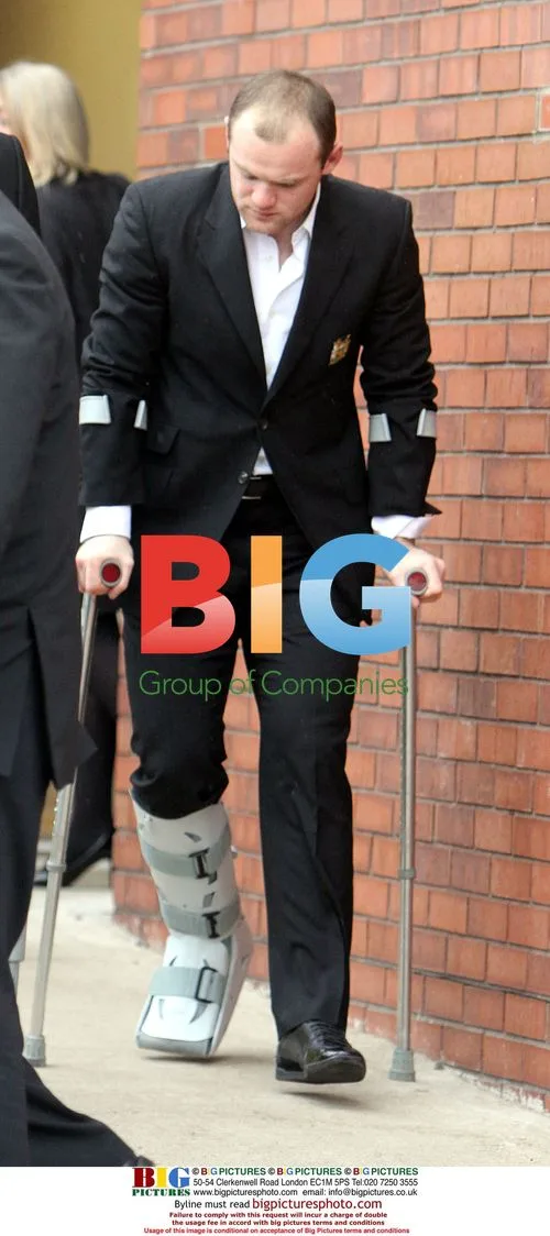 Wayne Rooney Leaves Hospital