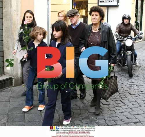 Woody Allen and family have lunch with Carla Fendi in Rome