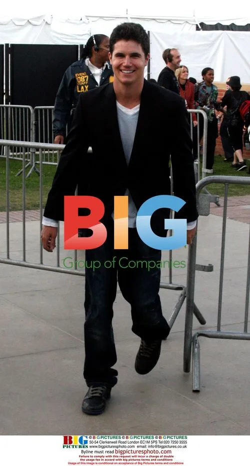 Robbie Amell at 2010 Kids Choice Awards