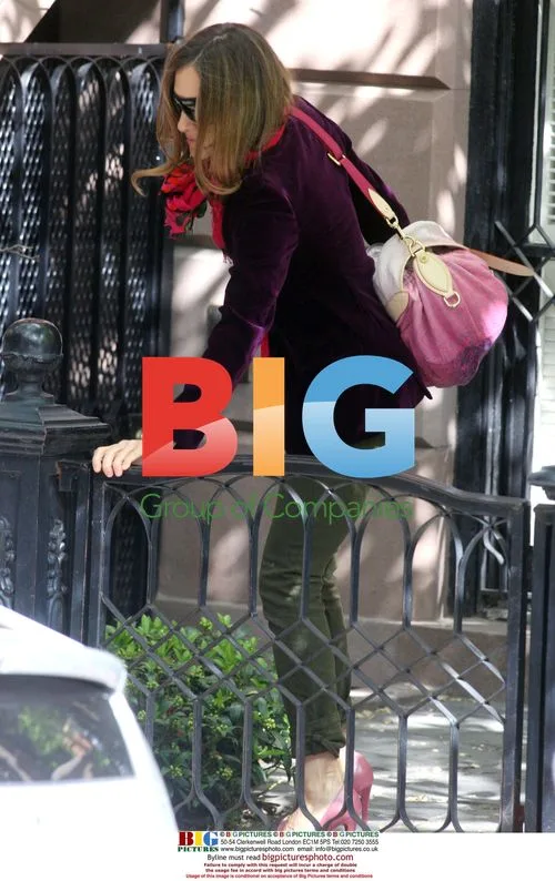 Sarah Jessica Parker Leaving NYC Apartment